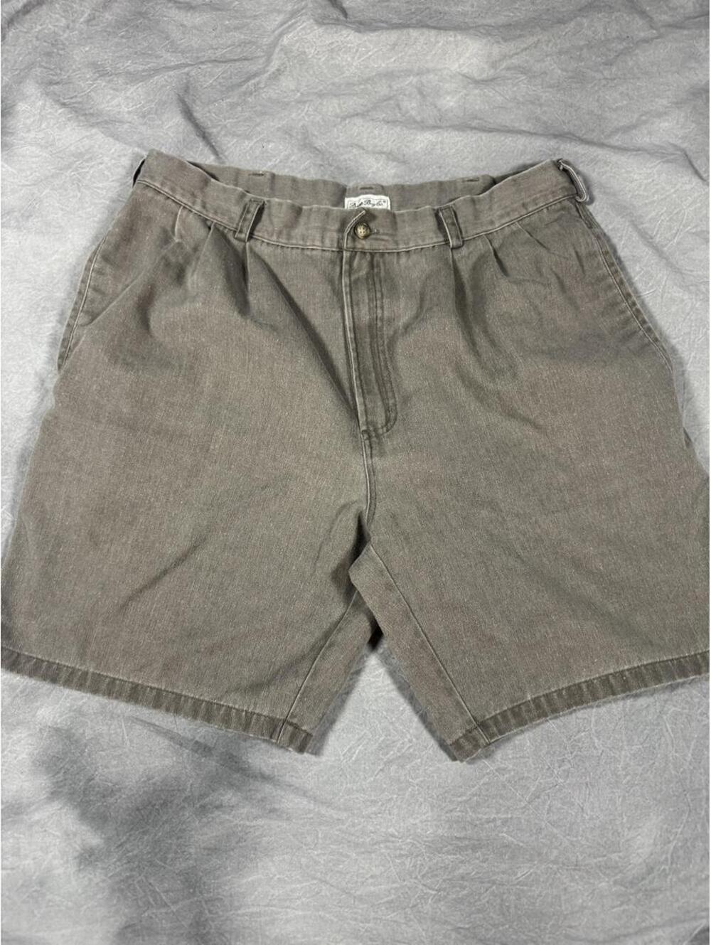 Vintage 90s Bugle Boy Pleated Baggy Bermuda Shorts Faded Taupe Gray